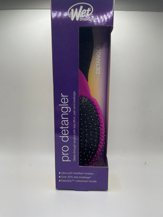 The Wet Brush Pro Customizable Curl Detangler Pink Handle