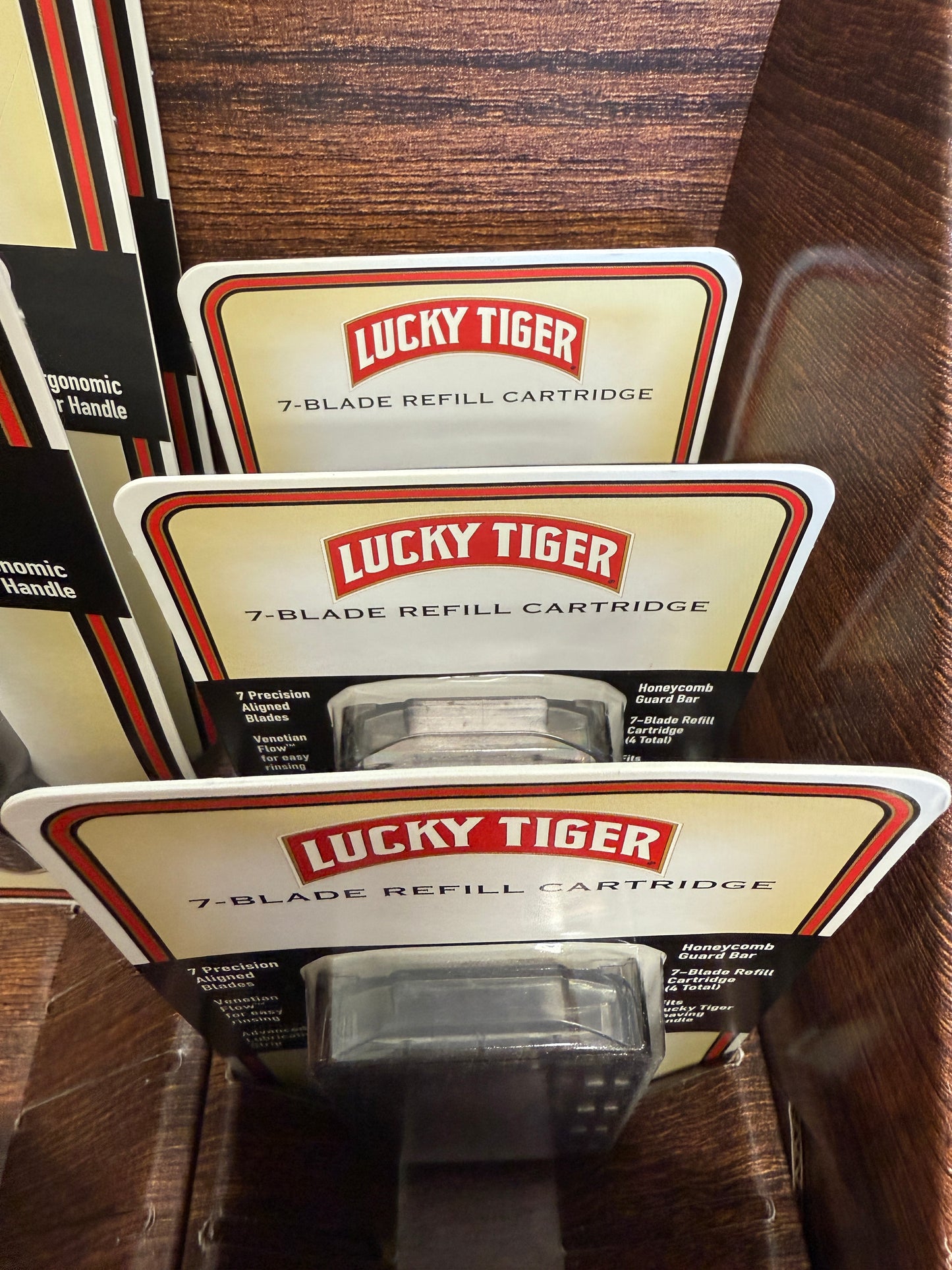 Lucky Tiger Display 6 packs of razor blades and 3 handles