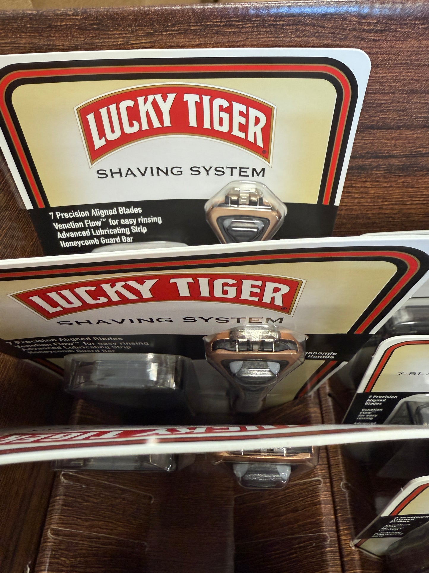 Lucky Tiger Display 6 packs of razor blades and 3 handles
