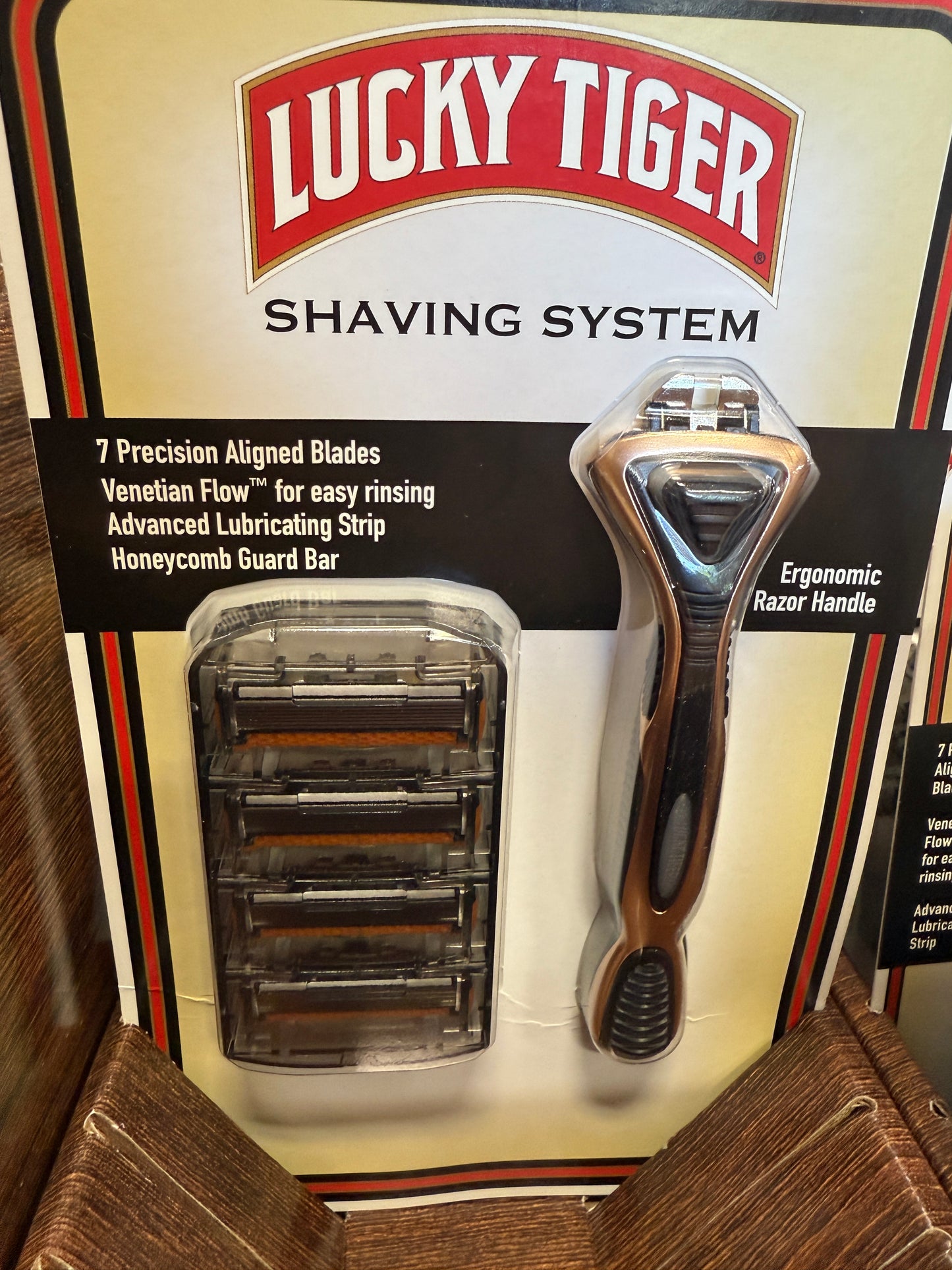 Lucky Tiger Display 6 packs of razor blades and 3 handles