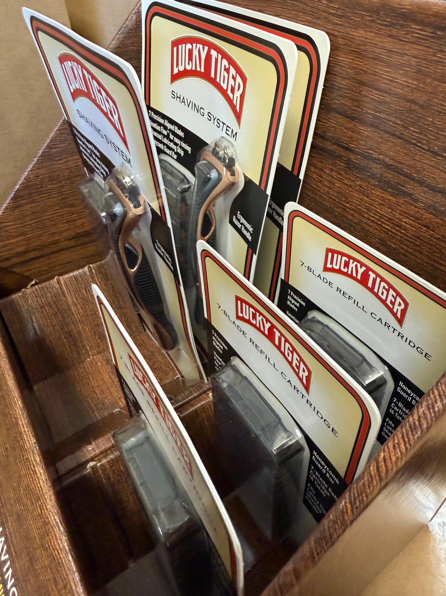Lucky Tiger Display 6 packs of razor blades and 3 handles